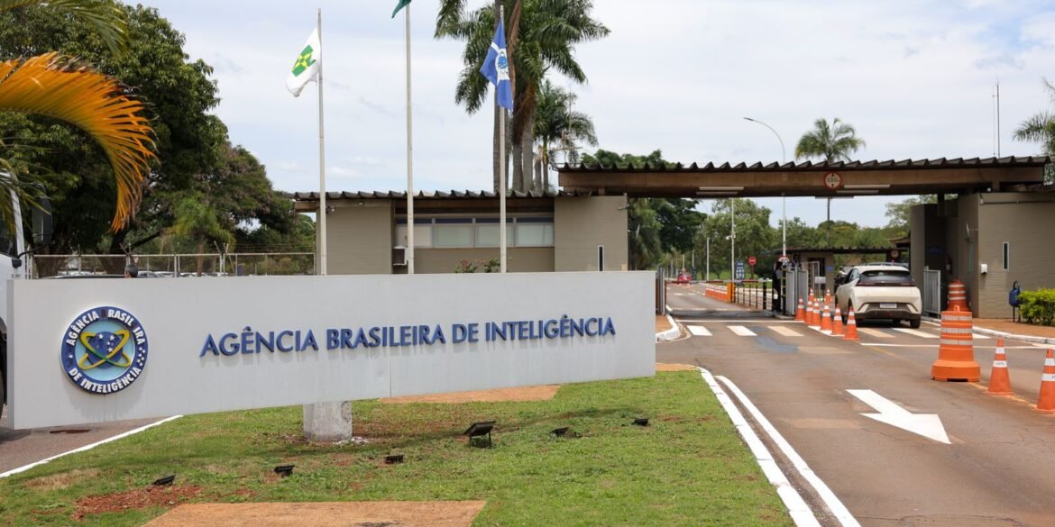 pf-indicia-jair-bolsonaro-e-ramagem-no-inquerito-da-“abin-paralela”