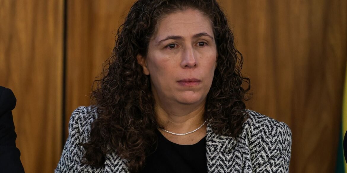 ministra-afirma-que-“cortar-na-carne”-e-tirar-servicos-da-populacao