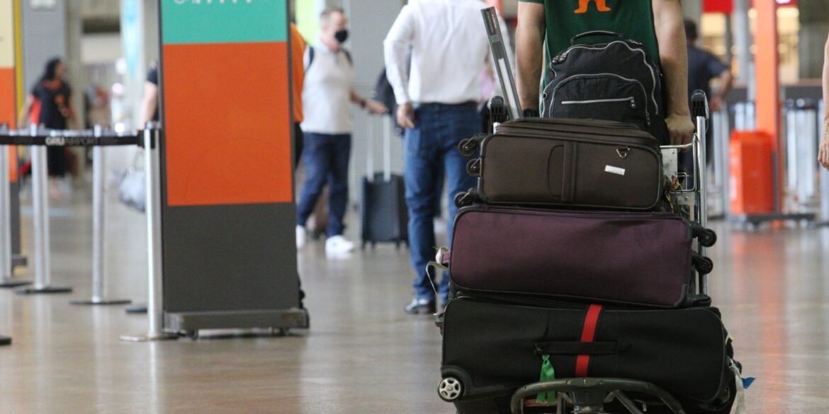 pf-prende-foragido-acusado-de-trocar-etiquetas-de-malas-em-aeroporto