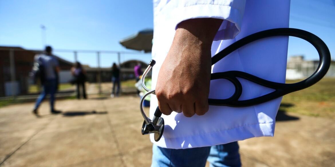 curso-de-medicina-com-nota-baixa-pode-ter-corte-de-vaga-ou-extincao