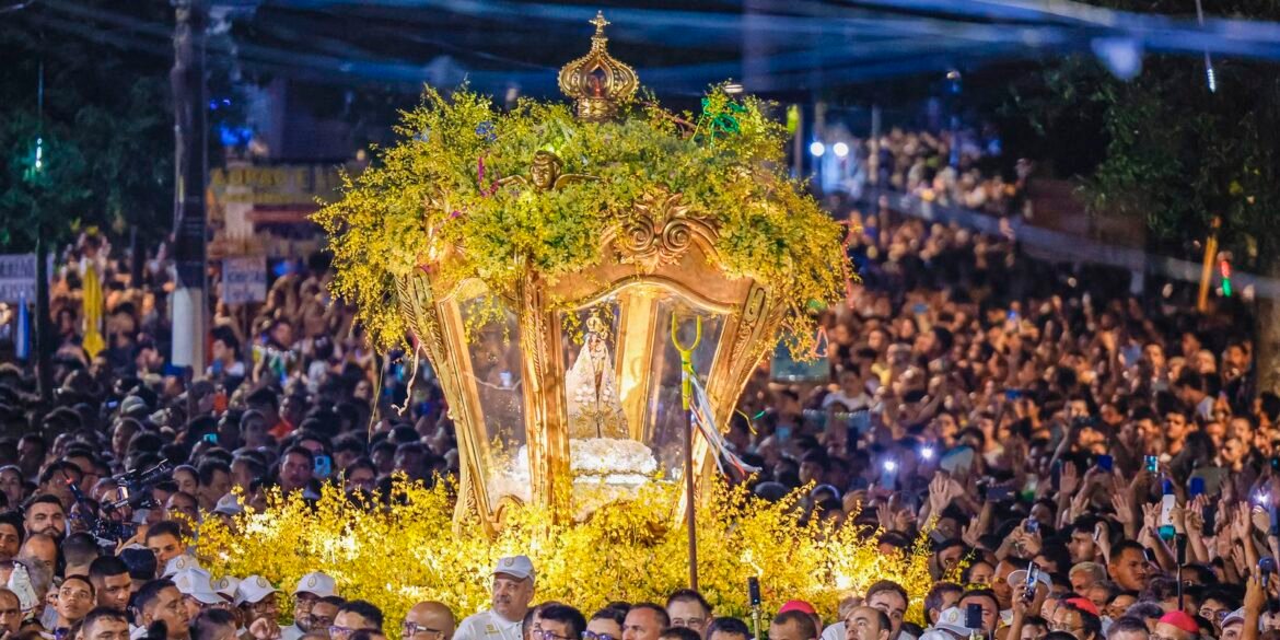 cirio:-em-belem,-o-manto-da-virgem-de-nazare-esta-quase-pronto