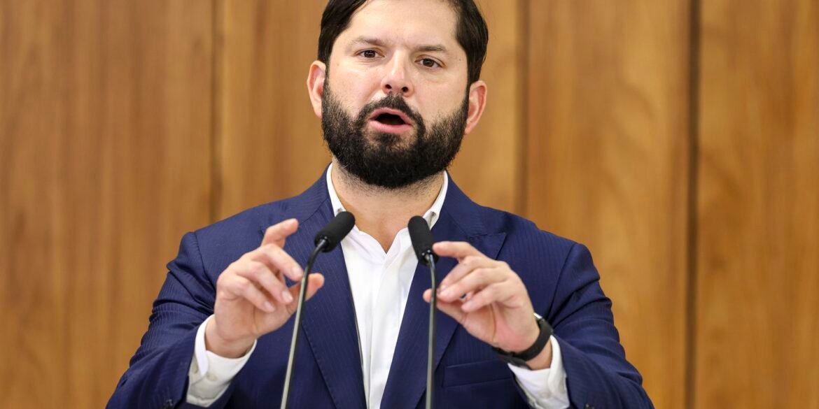 boric-e-petro-se-manifestam-apos-condenacao-de-bolsonaro