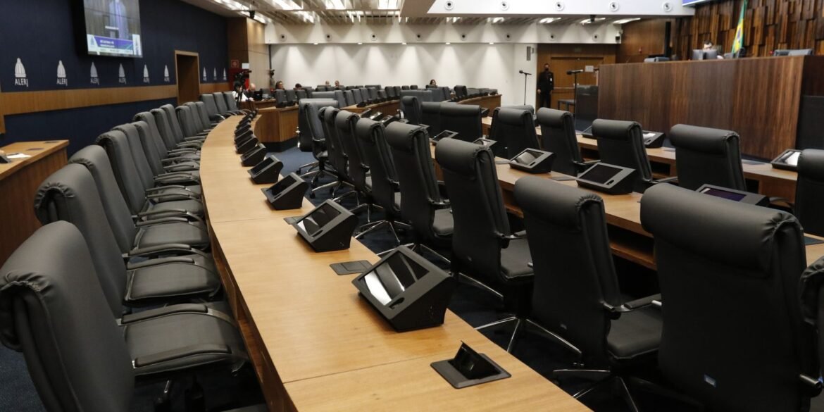 pacote-do-legislativo-do-rio-expoe-pretos-a-discriminacao,-diz-forum