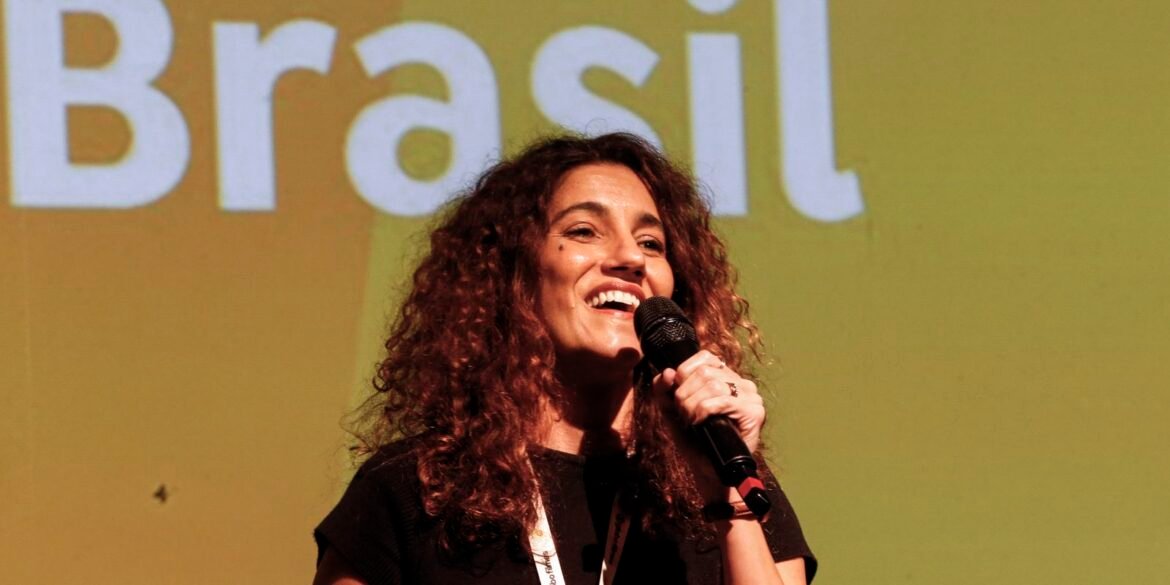 ebc:-antonia-pellegrino-recebe-premio-amigos-do-cinema-infantil