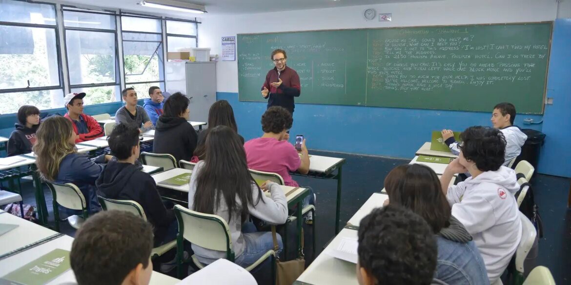 piso-do-magisterio-tem-reajuste-de-5,4%-e-vai-a-r$-5,1-mil-em-2026