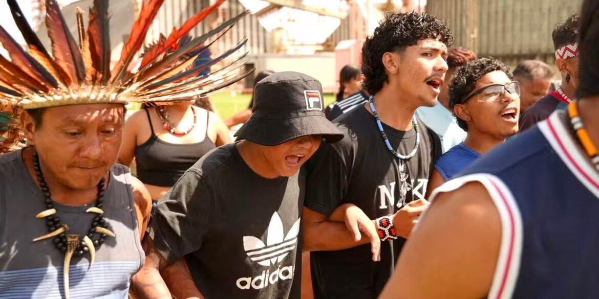 santarem:-indigenas-protestam-contra-desestatizacao-de-hidrovias