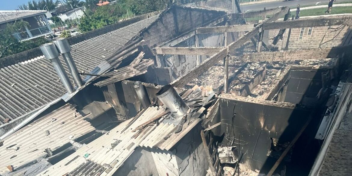 aviao-de-pequeno-porte-cai-em-capao-da-canoa-sobre-restaurante