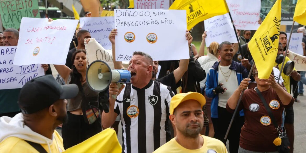 camelos-protestam-contra-programa-da-prefeitura-no-rio