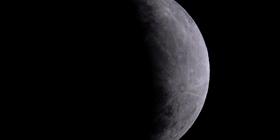 eclipse-parcial-da-lua-nesta-quinta-feira-sera-visto-em-todo-o-brasil